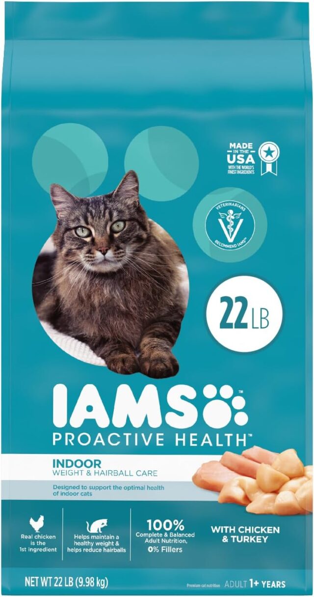 IAMS PROACTIVE HEALTH Adult Indoor Weight Control | Hairball Care Dry Cat Food with Chicken